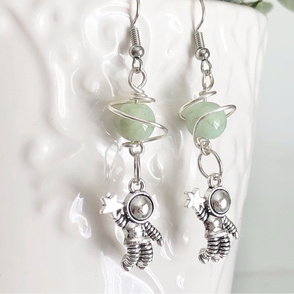 New Hand Wrapped Wire Silver Mint Green Planet Astronaut Star Space Earrings - Picture 6 of 14